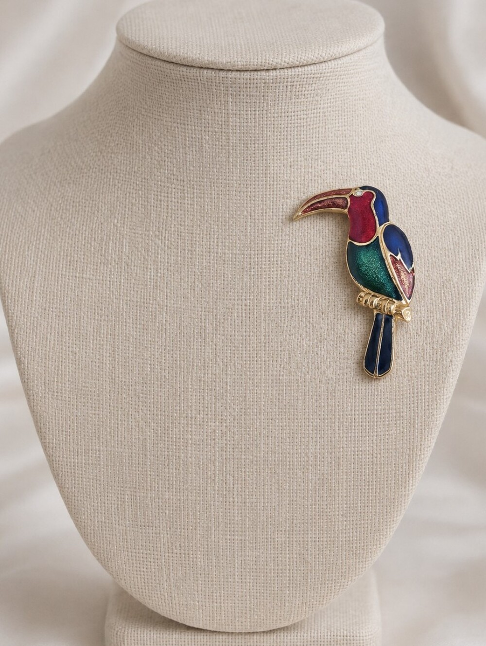 Vintage 70s/80s Enamel Toucan Brooch Gold Tone Tropical Bird